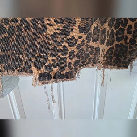 Leopard Print Denim Jacket with Gray Sleeves - Picture 5 of 10